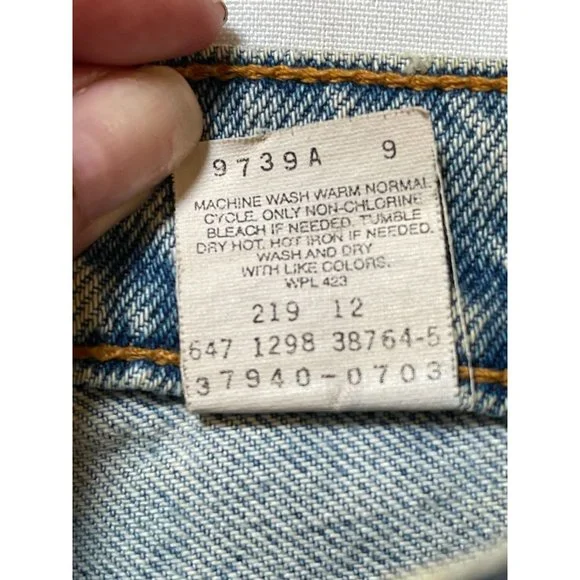 Vintage Levi's Denim Cut off Distressed High Waisted Shorts Size 7 - Picture 7 of 8